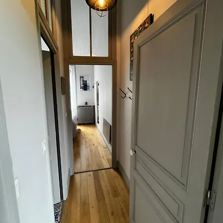 Du Vieux Chateau Лез-Андели