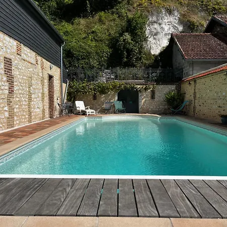 Du Vieux Chateau Лез-Андели