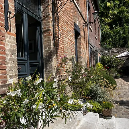 Du Vieux Chateau Отель типа 